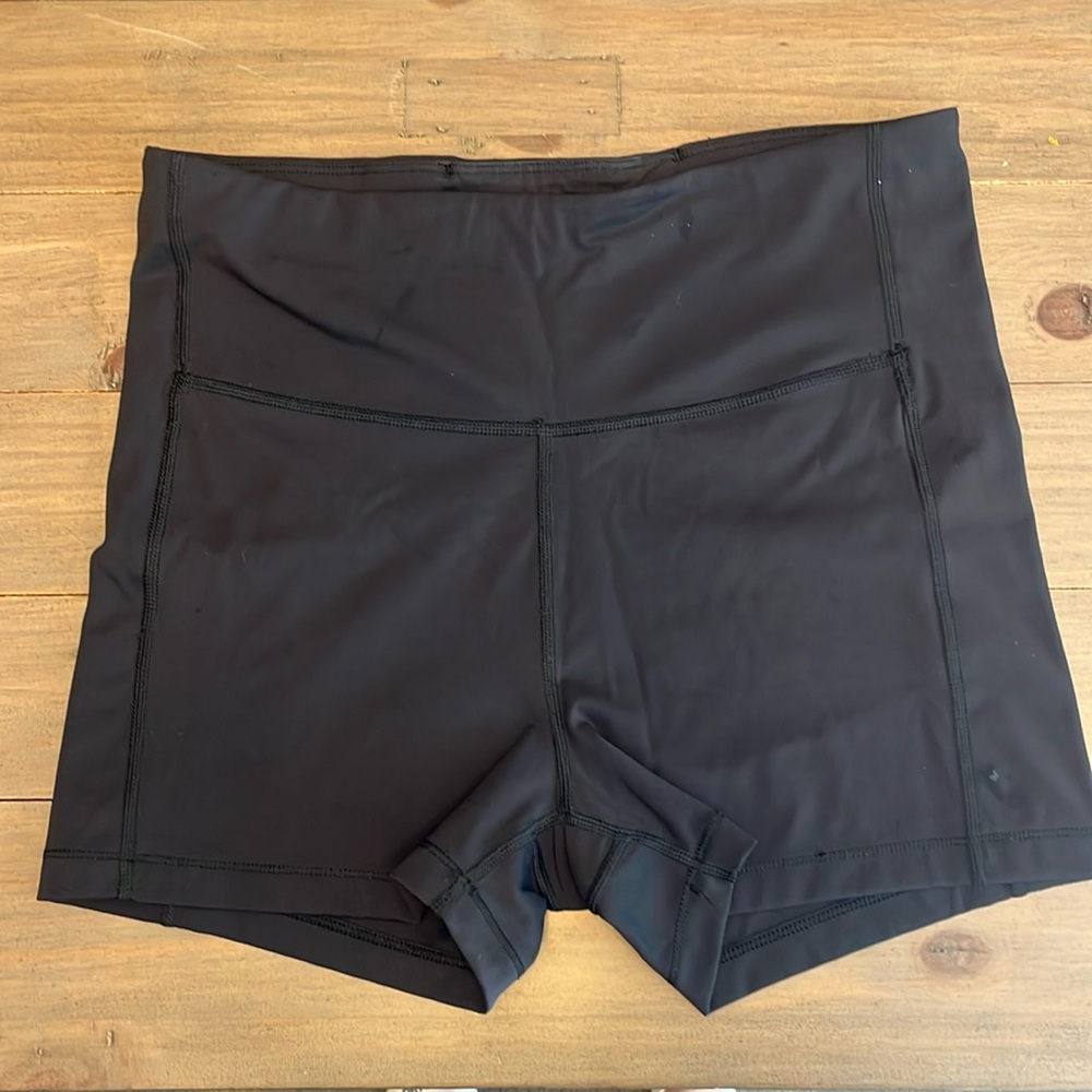Athleta Ultimate Shortie; Black; Medium